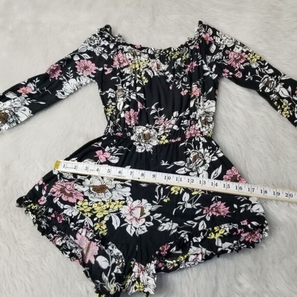 Auguste (Revolve) Gypsy Off-The-Shoulder Long Sleeve Floral Romper 4 - Picture 8 of 11